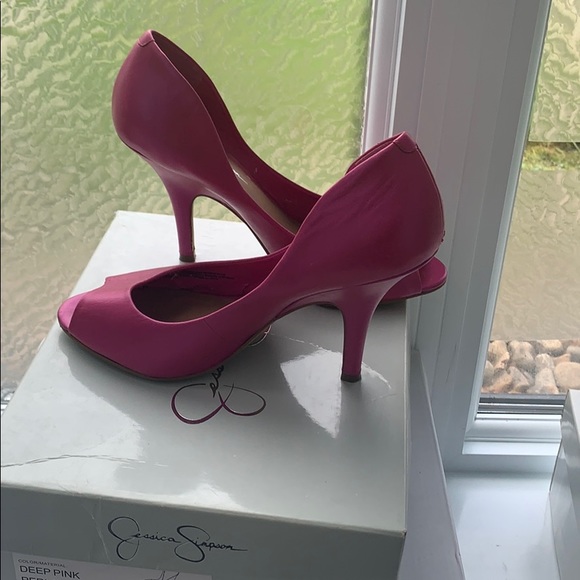 Jessica Simpson hot pink pump - Picture 3 of 5